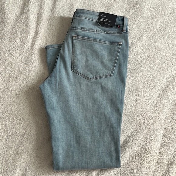 NWT Tommy Hilfiger Light Wash Jeans - Picture 1 of 7